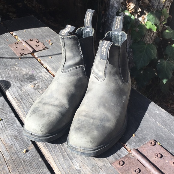blundstone square toe